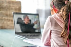 A student taking part in online learning.