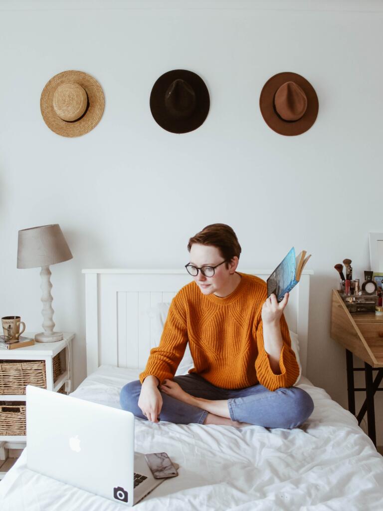 Student learning in the bedroom