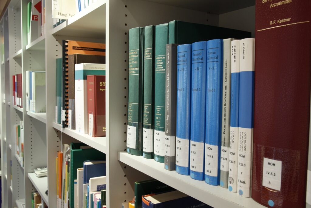A library full of books which allows students to read for their literature review during academic research writing.